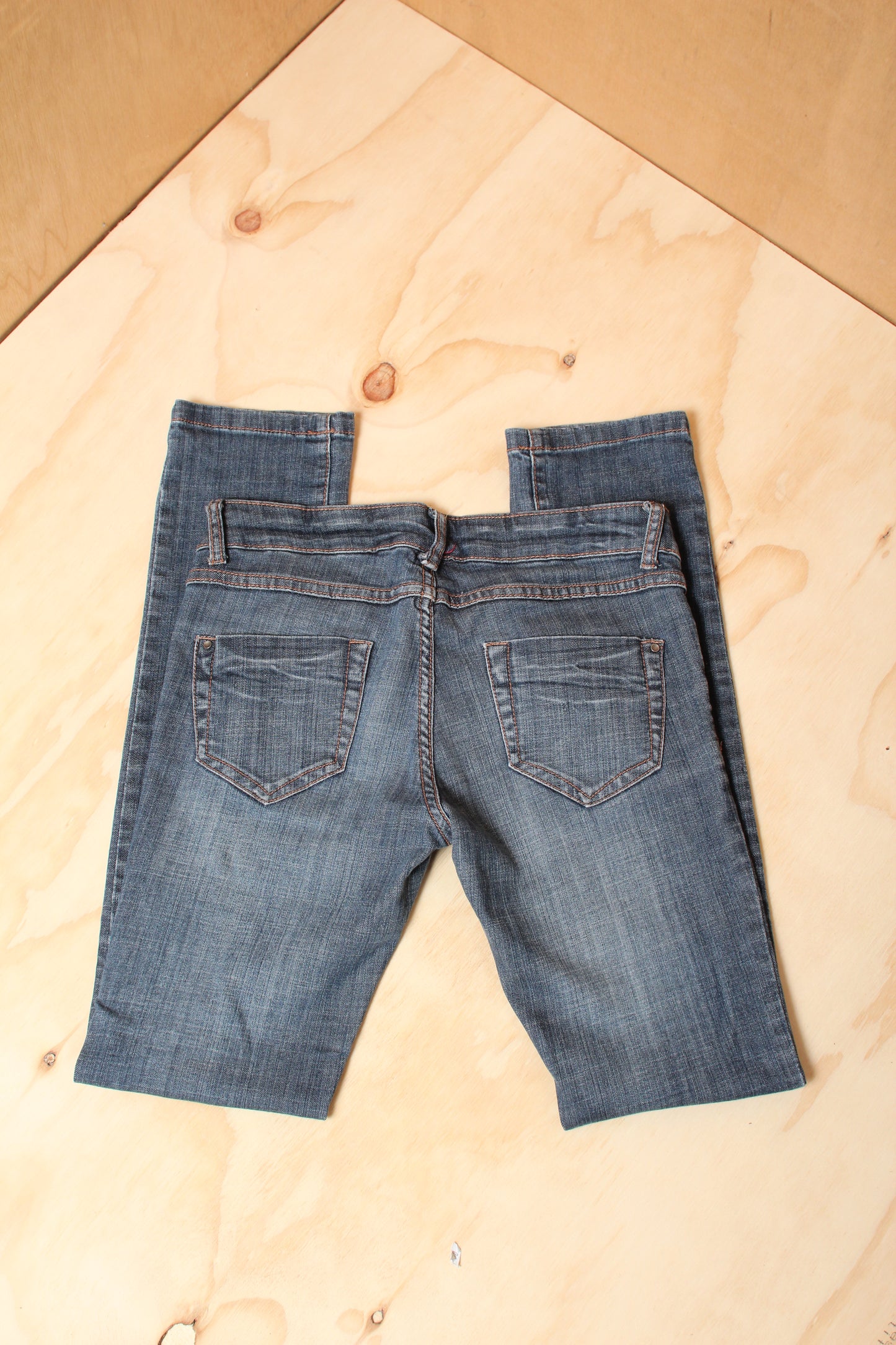 Y2K Mid Wash Low Rise Skinny Jeans – Fits 6–8