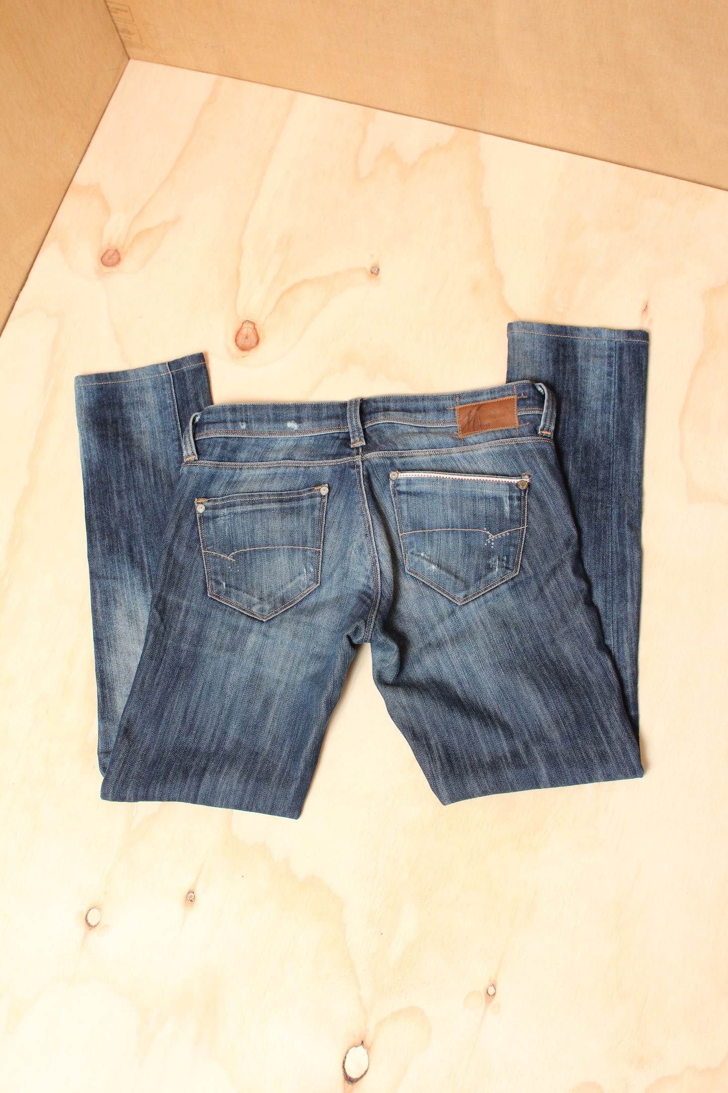 Early 2000s Light Wash Distressed Skinny Denim Jeans – Size W25"