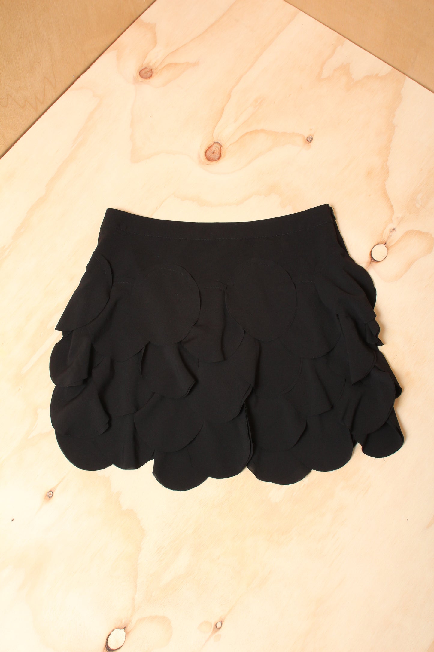 Y2K Black Tiered Mini Skirt – Size 8