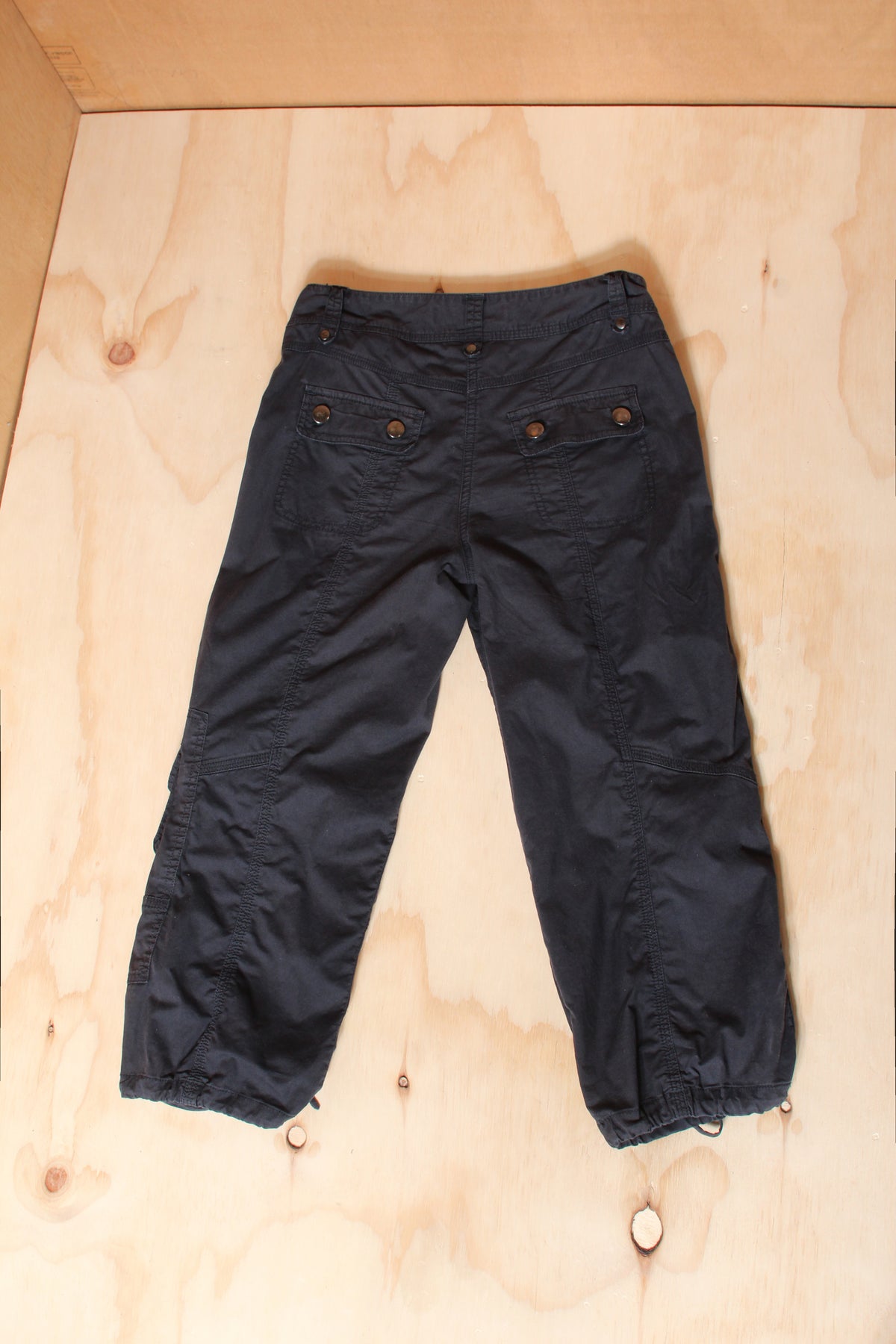 Early 2000s Navy Multi Pocket Cargo Pants – Size 5 FR / Fits 6-8 AU