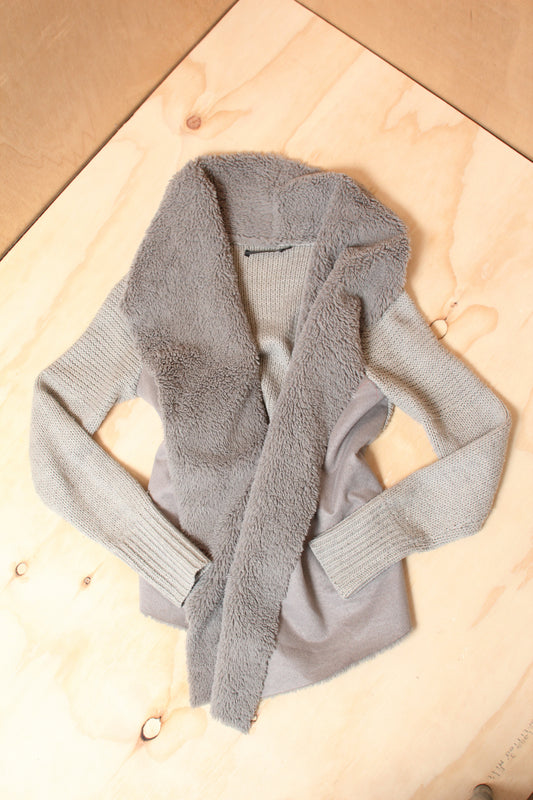 Early 2010s Grey Waterfall Sherpa Knit Cardigan – Size M