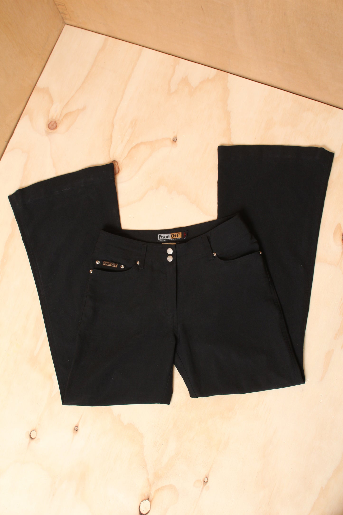 90s Grunge Black Boot Leg Cargo Low Rise Pants – Face Off – Size 10