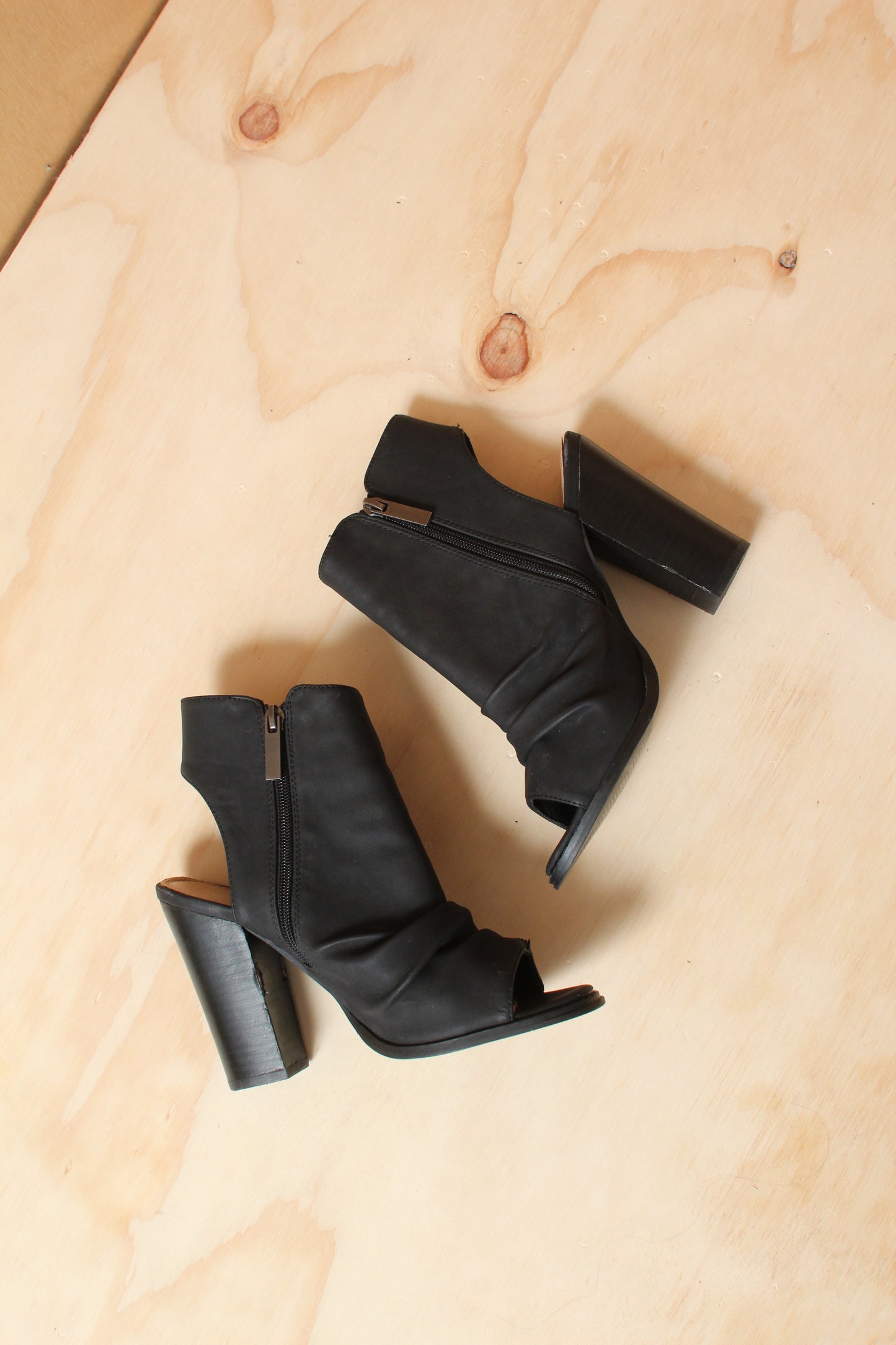 Early 2010's Black Open Toe Draped Ankle Boot Heels – Size 7 AU