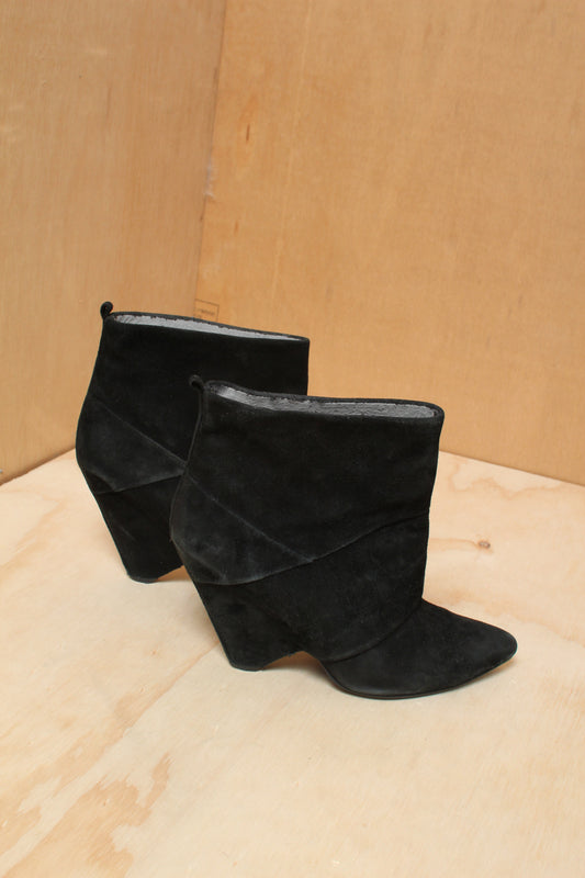 Early 2010s Black Slouchy Ankle Suede Boots – Size 38 EU