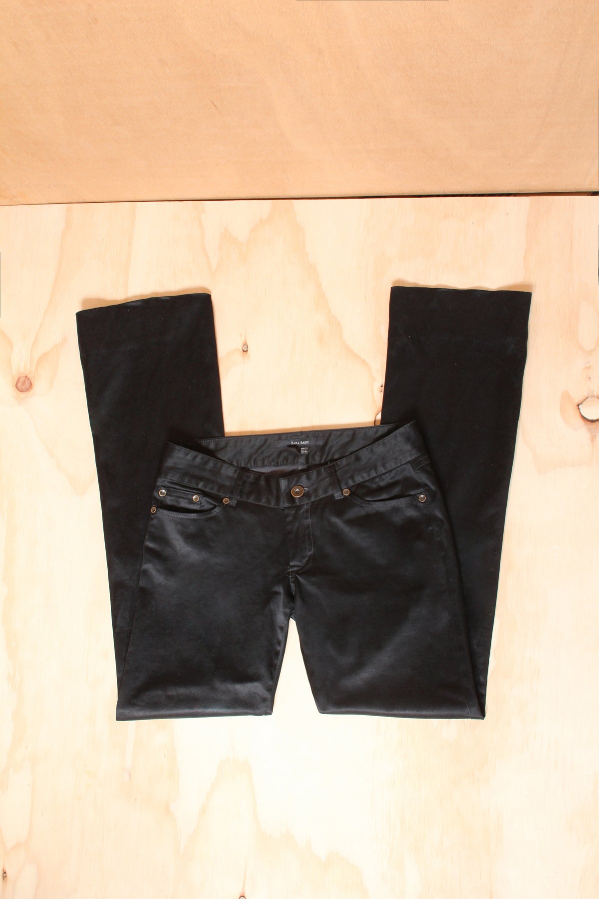 2000s Black Satin Low Rise Tailored Slim Pant – Size 6