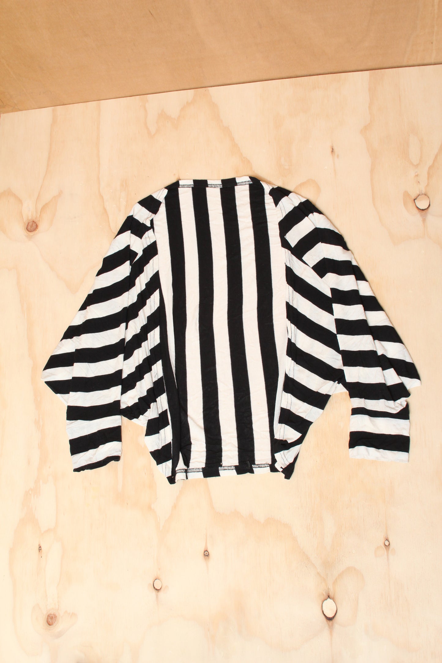 Y2K Black and White Striped Cropped Bolero Cardigan – Size 14 AU