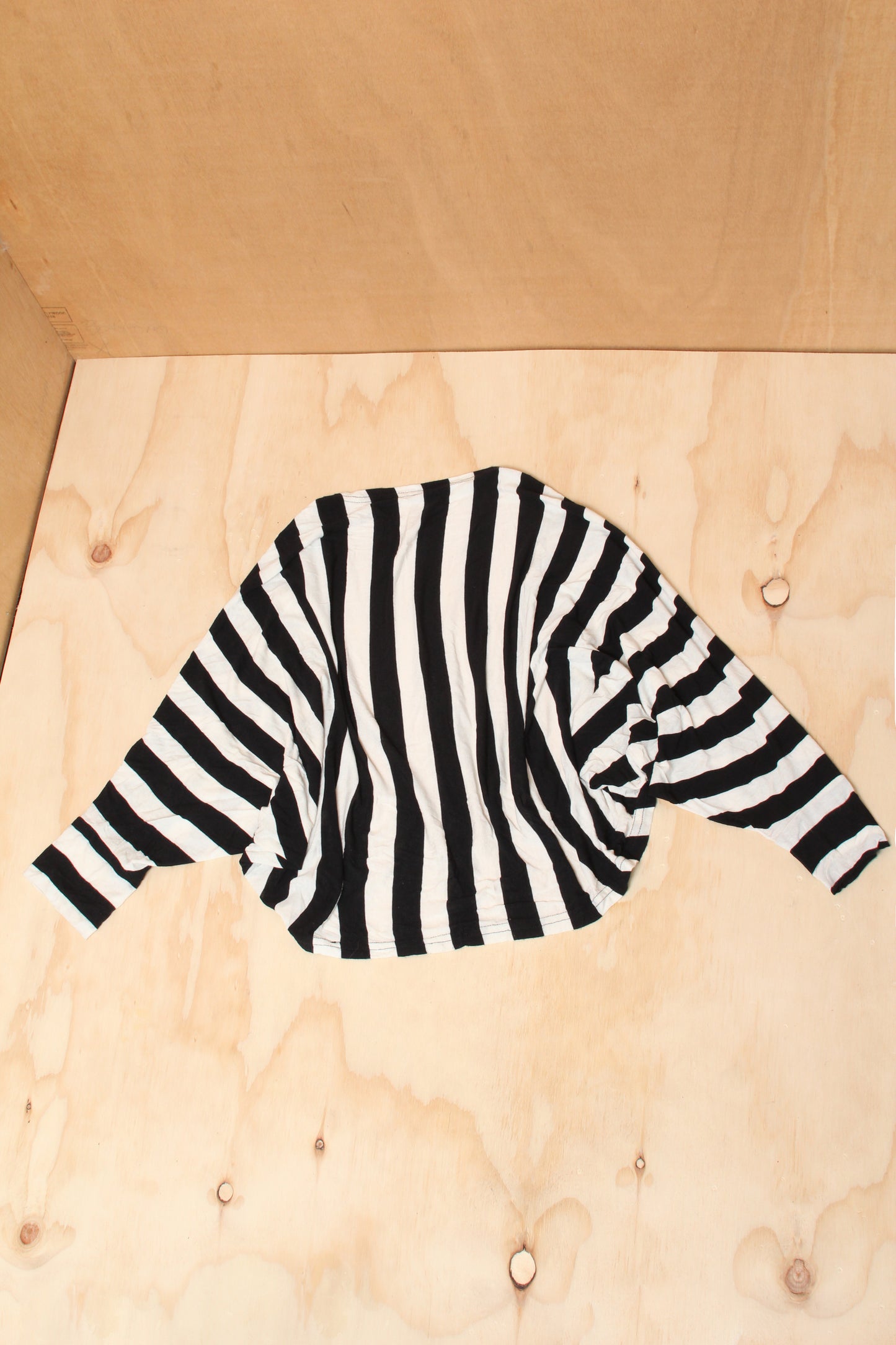 Y2K Black and White Striped Cropped Bolero Cardigan – Size 14 AU